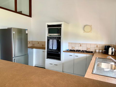 Beachside House - Tourism Brisbane 6