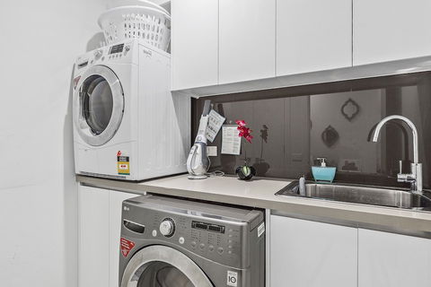 BOUTIQUE STAYS - Edinburgh Place - Brisbane Tourism 4