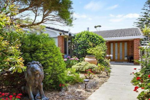 Karelda Absolute Waterfront Pet Friendly Property - Tourism Brisbane 4