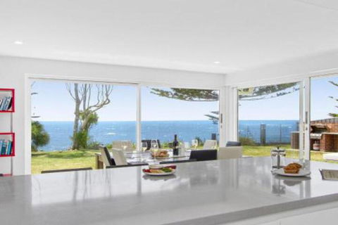 Karelda Absolute Waterfront Pet Friendly Property - Tourism Brisbane 3