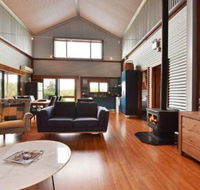 Kelman Cottage tucked away with pool  native wildlife - Brisbane Tourism