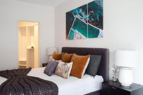 THE HYDEAWAY LUXE HYDE PARK CITY APARTMENT Hosted By LAbode Accommodation - Brisbane 4u 5