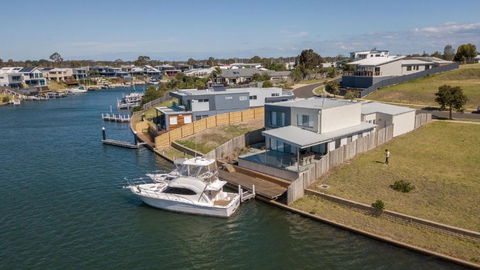 Anchored Access To The Gippsland Lakes - Tourism Brisbane 5