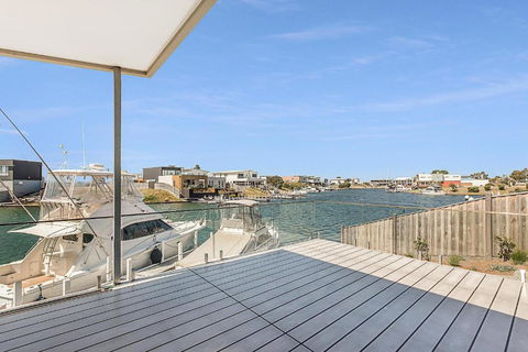 Anchored Access To The Gippsland Lakes - Tourism Brisbane 6