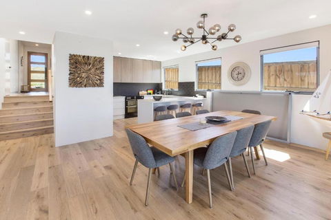 Anchored Access To The Gippsland Lakes - Tourism Brisbane 2