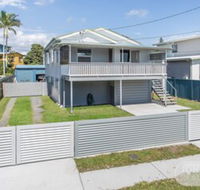 Brighton Waterfront Beach House - Brisbane Tourism