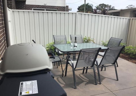 Discover Warilla Bright & Airy Townhouse Near The Beach & Lake - Brisbane Tourism 2