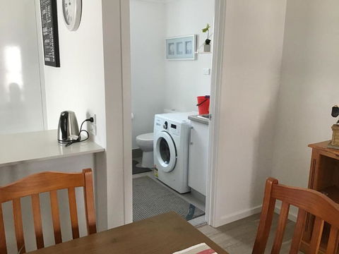 Discover Warilla Bright & Airy Townhouse Near The Beach & Lake - Brisbane Tourism 3