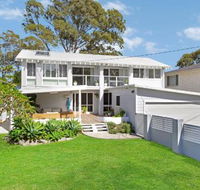 The Lake House with swimming pool - Brisbane Tourism