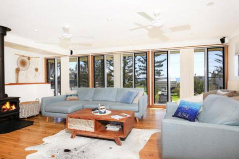 Shores Pet Friendly 1 Min Walk To Beach - Tourism Brisbane 0