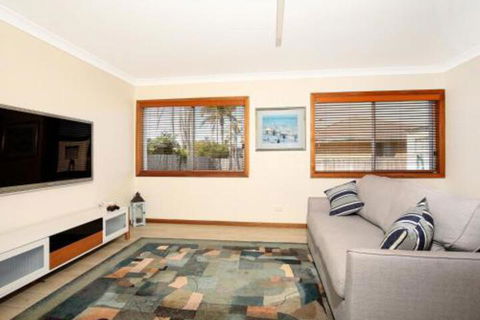 Shores Pet Friendly 1 Min Walk To Beach - Tourism Brisbane 4