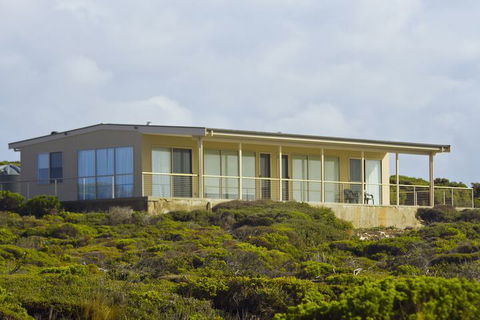 Hanson Bay Wildlife Sanctuary And Cabins - Tourism Brisbane 3
