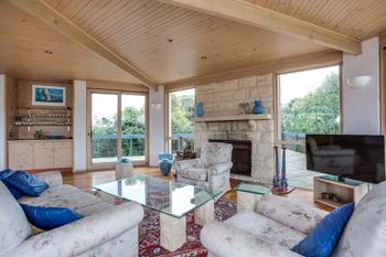 Latham Beach House - Brisbane Tourism 3