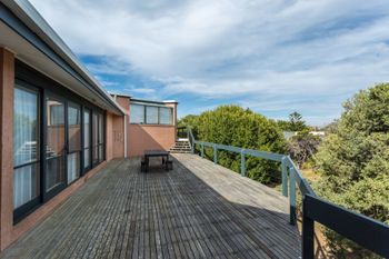 Latham Beach House - Brisbane Tourism 5