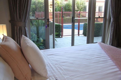 BEL MIREN SARAH LOUISA - Brisbane 4u 3