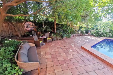 Stylish Comfortable Central Artists Home - Tourism Brisbane 2