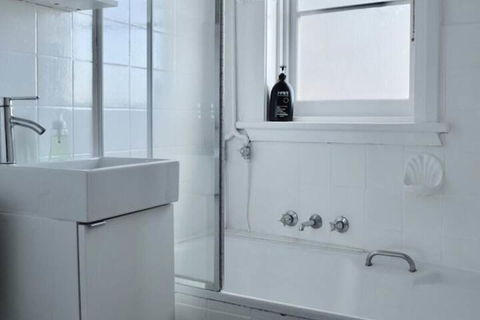 Comfortable 3 Bedroom Apartment In Trendy Haberfield - Tourism Brisbane 1