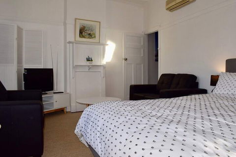 Comfortable 3 Bedroom Apartment In Trendy Haberfield - Tourism Brisbane 7