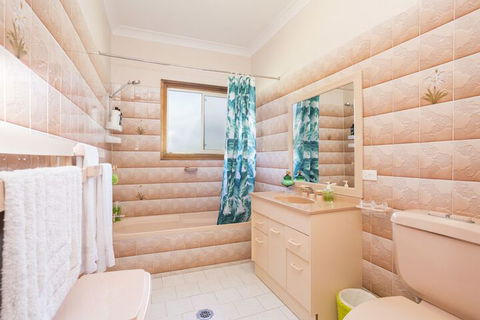 South Coast Getaway House Sleeping 8 Guests - Tourism Brisbane 3