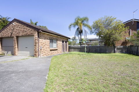 South Coast Getaway House Sleeping 8 Guests - Tourism Brisbane 1