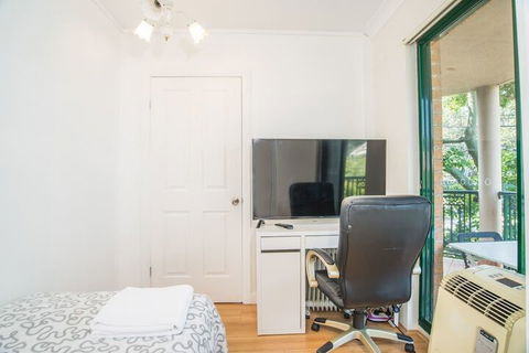 Spacious & Cozy Apartment In Heart Of Redfern - Tourism Brisbane 5