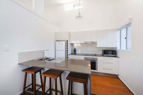 Seamistral - 1/21 Oriole Avenue - Tourism Brisbane 0