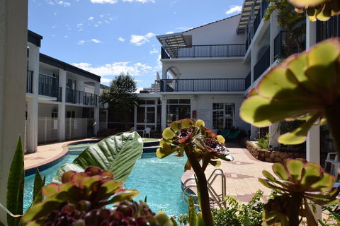 West Beach Lagoon 206, Sleeps 3 - Tourism Brisbane 3