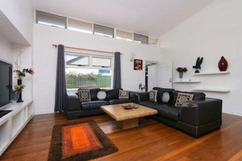 Spacious 5 Bed Home Close To Cottesloe Beach - Tourism Brisbane 0