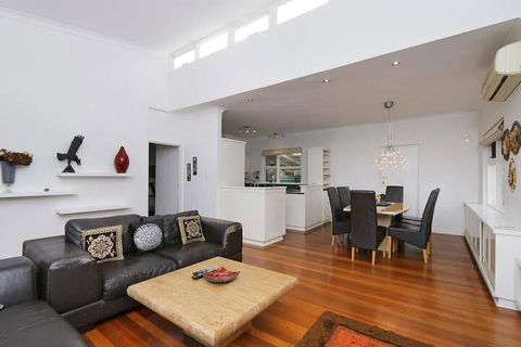 Spacious 5 Bed Home Close To Cottesloe Beach - Tourism Brisbane 4