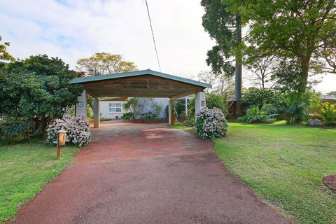 Spacious 5 Bed Home Close To Cottesloe Beach - Tourism Brisbane 1