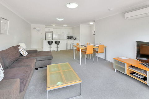 Airtrip Apartment On Russell St - Tourism Brisbane 3
