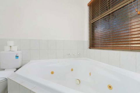 Pleasant 3 Bedroom House With Garden Close To CBD - Tourism Brisbane 7