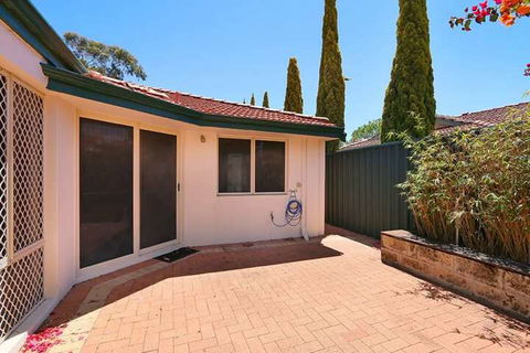 Pleasant 3 Bedroom House With Garden Close To CBD - Tourism Brisbane 1