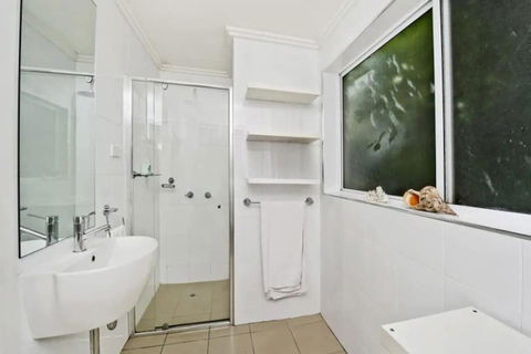 Sleek Contemporary Bondi Beachside Apartment - Tourism Brisbane 2