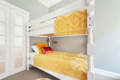 Salty's 2 Bedroom Beach Home - Tourism Brisbane 3