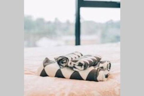 Modern Luxury 3 Bedroom Apartment With Sea Views - Tourism Brisbane 5