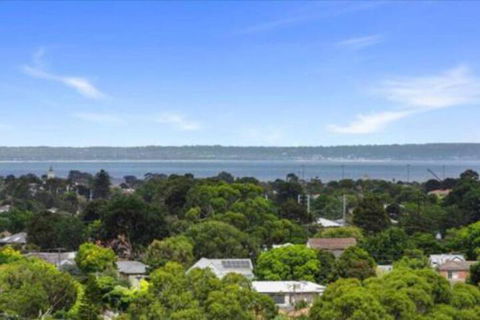 Modern Luxury 3 Bedroom Apartment With Sea Views - Tourism Brisbane 1