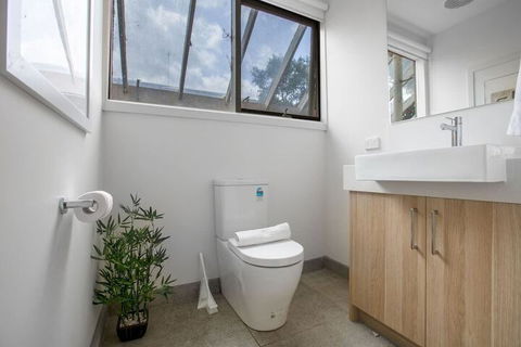 Comfy Holiday House With Pool@rosanna - Tourism Brisbane 3