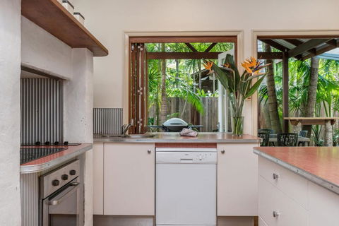 A SWEET ESCAPE Byron Surf Cottage Walk To Byron - Tourism Brisbane 1