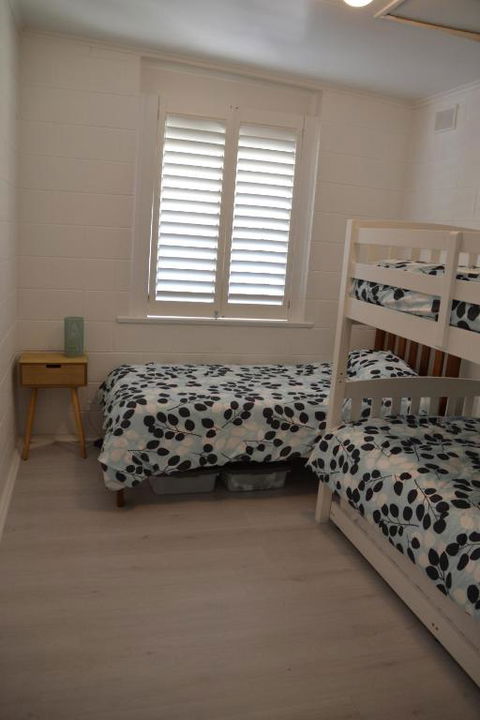 Bay Breeze Cottage - Brisbane Tourism 5
