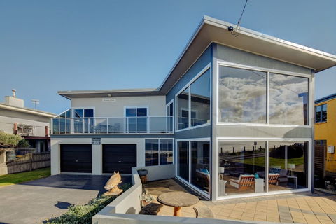 Sandy Cove - Tourism Brisbane 0