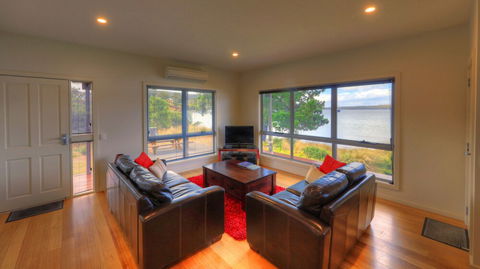 Tides Reach - Essentially Tas Dover - Tourism Brisbane 5
