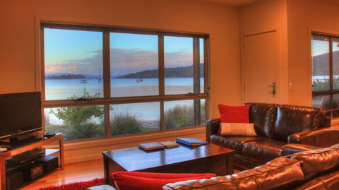 Tides Reach - Essentially Tas Dover - Tourism Brisbane 4