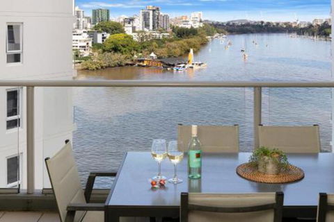 Amazing River View 3 Bedroom Apartment Brisbane CBD Netflix Fast Wifi Carpark - Tourism Brisbane 3