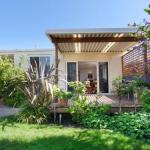 METRES TO THE BEACH MORNINGTON - Tourism Brisbane 0