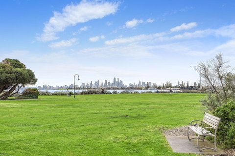 BOUTIQUE STAYS - Brighton By The Sea - Brisbane Tourism 0