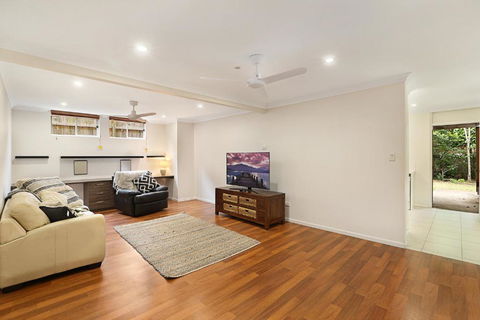 Beach Home In Golden Triangle - Tourism Brisbane 6