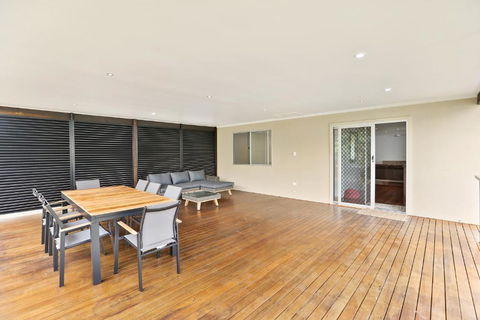 Beach Home In Golden Triangle - Tourism Brisbane 3