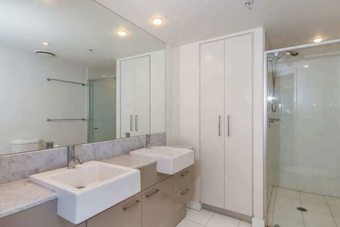 Spacious 3 Bedroom Apartment On The 39th Floor With Pool - Tourism Brisbane 7