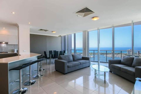 Spacious 3 Bedroom Apartment On The 39th Floor With Pool - Tourism Brisbane 4